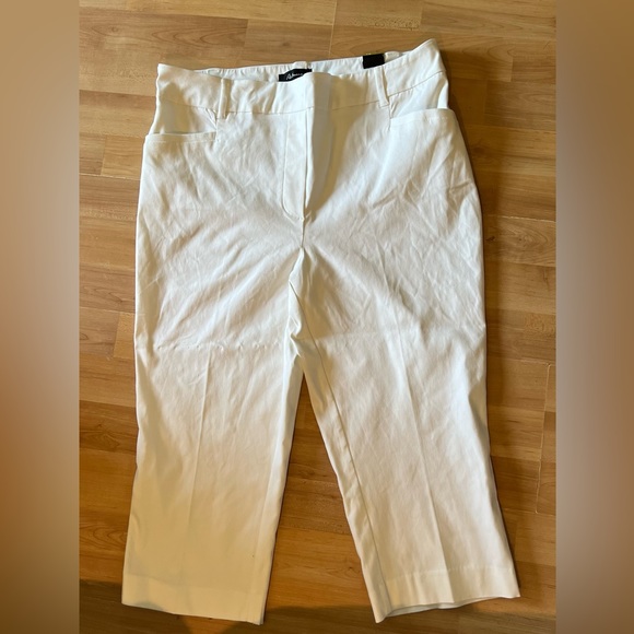 White Capri Pants - Picture 1 of 4
